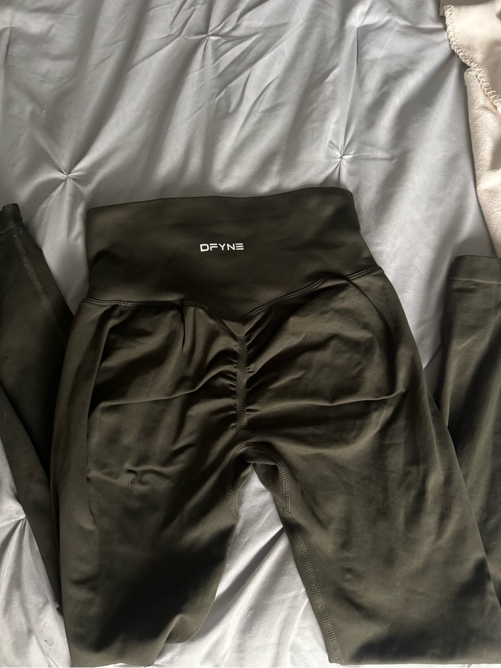 DFYNE High-Waist Scrunch Leggings - Olive Green